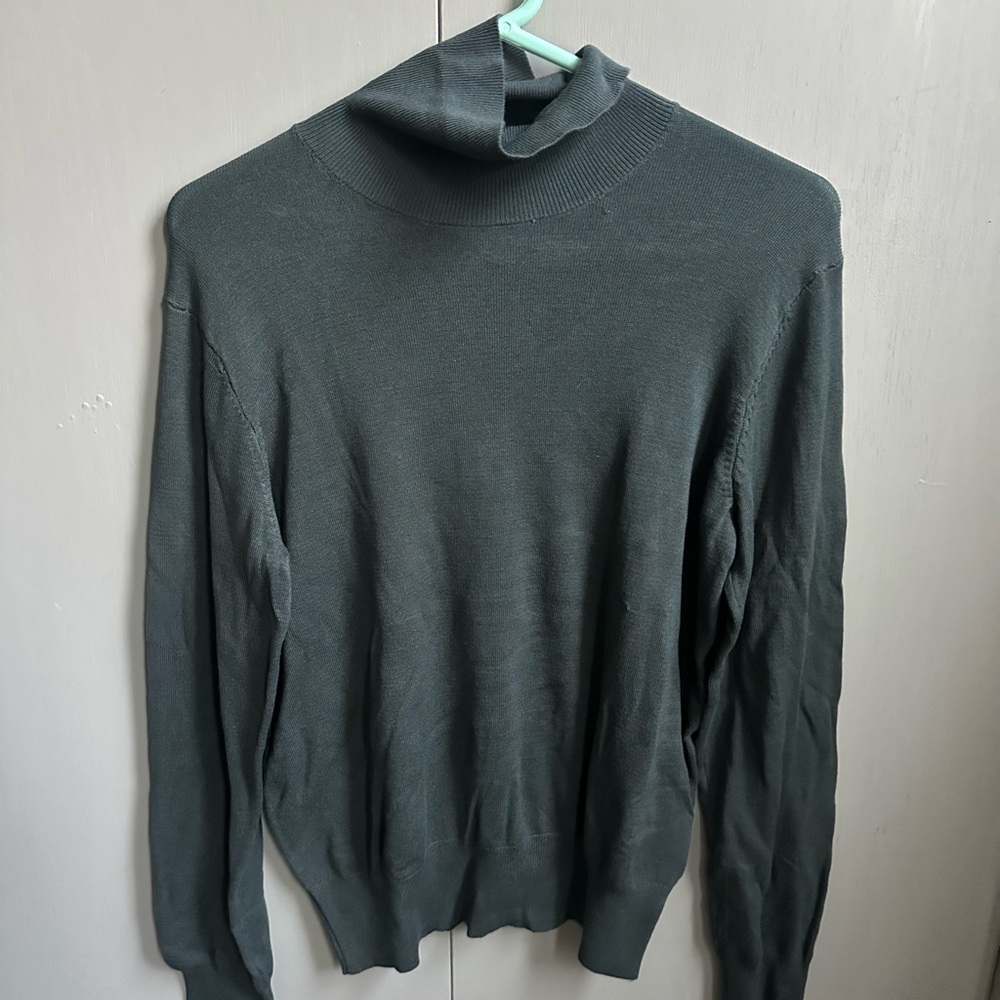 H&M Gray Turtleneck Sweater Slim Fit